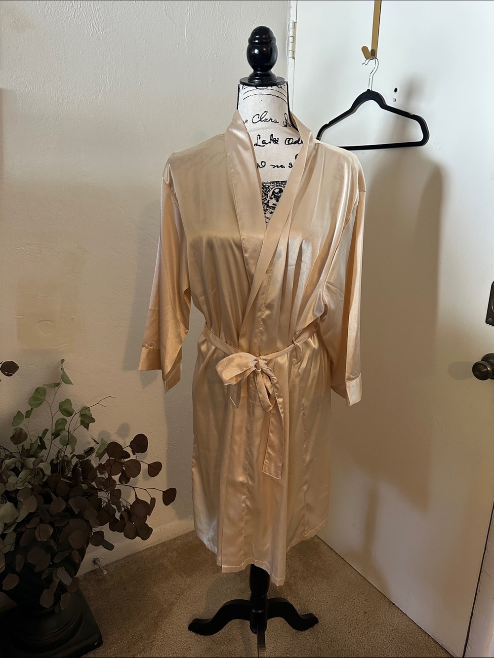 Pretty Robes Women's Ivory Satin Kimono Robe L/XL Shawl Collar 3/4 Belted